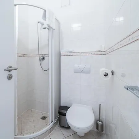 Family With 2 Bedrooms For Up To 4 People