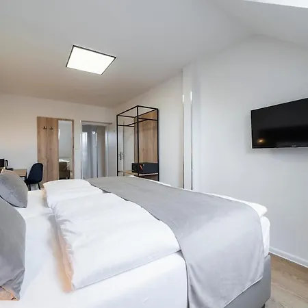 Family With 2 Bedrooms For Up To 4 People *